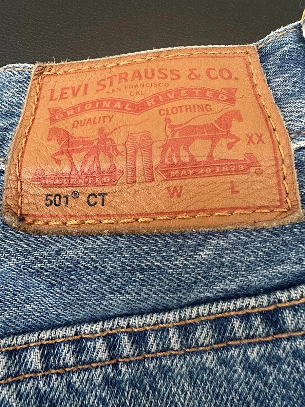 Levi’s 501 CT W26 Distressed Tapered Jeans
