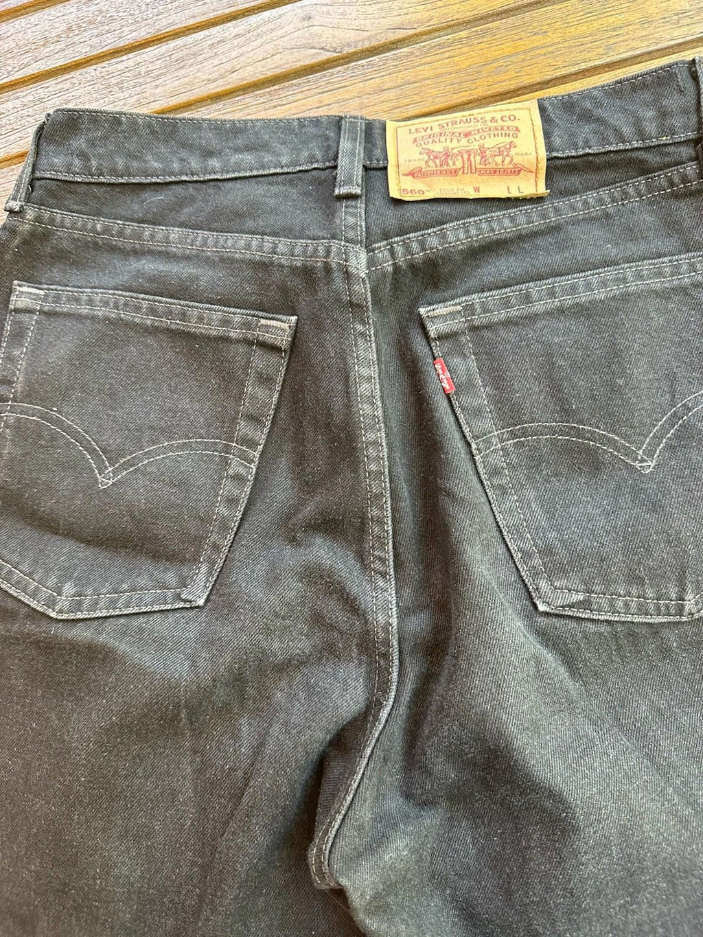 Vintage Levi’s 560 Loose Fit Straight Leg 13 Jr. Black Denim Jeans USA 90s