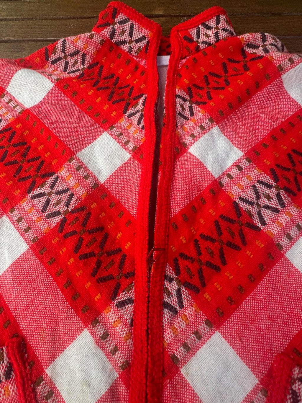 Vintage 1960s Minnesota Woolen Red Plaid Wool Cape Poncho w/ Pockets Duluth, MN
