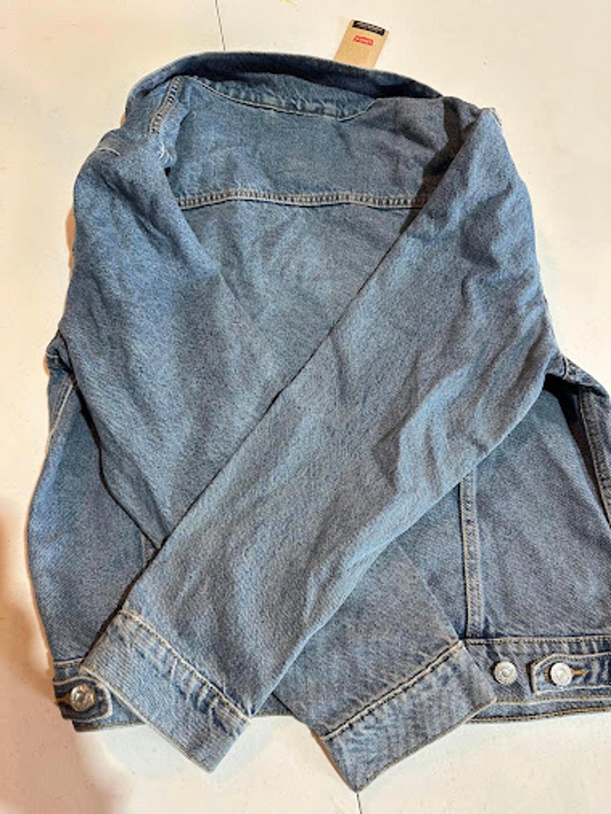 Levis Trucker Denim Jacket Mens L Light Wash Button Front Classic NWT