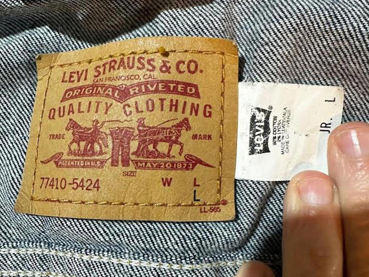Levi’s Dark Wash Denim Jacket Jr Large vintage