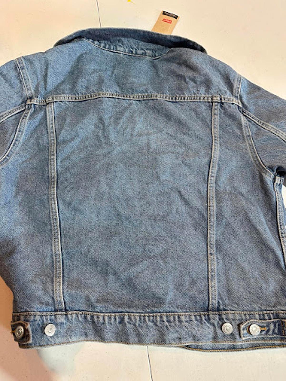 Levis Trucker Denim Jacket Mens L Light Wash Button Front Classic NWT