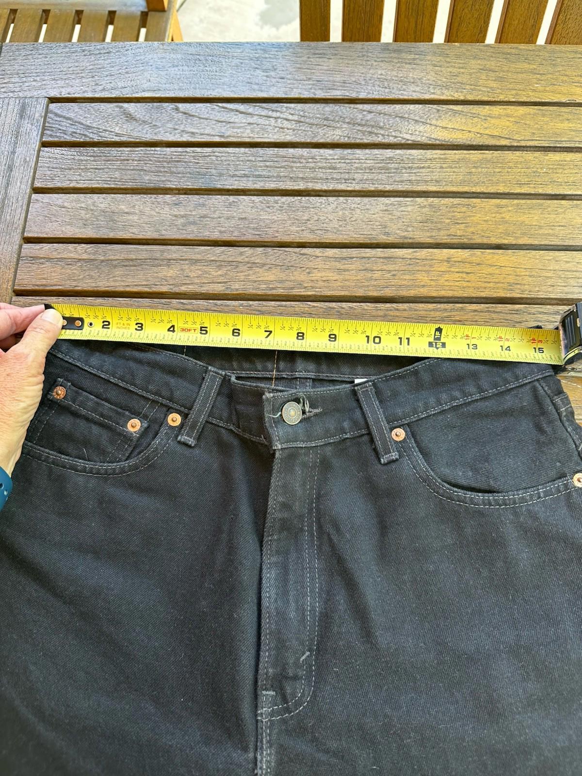 Vintage Levi’s 560 Loose Fit Straight Leg 13 Jr. Black Denim Jeans USA 90s