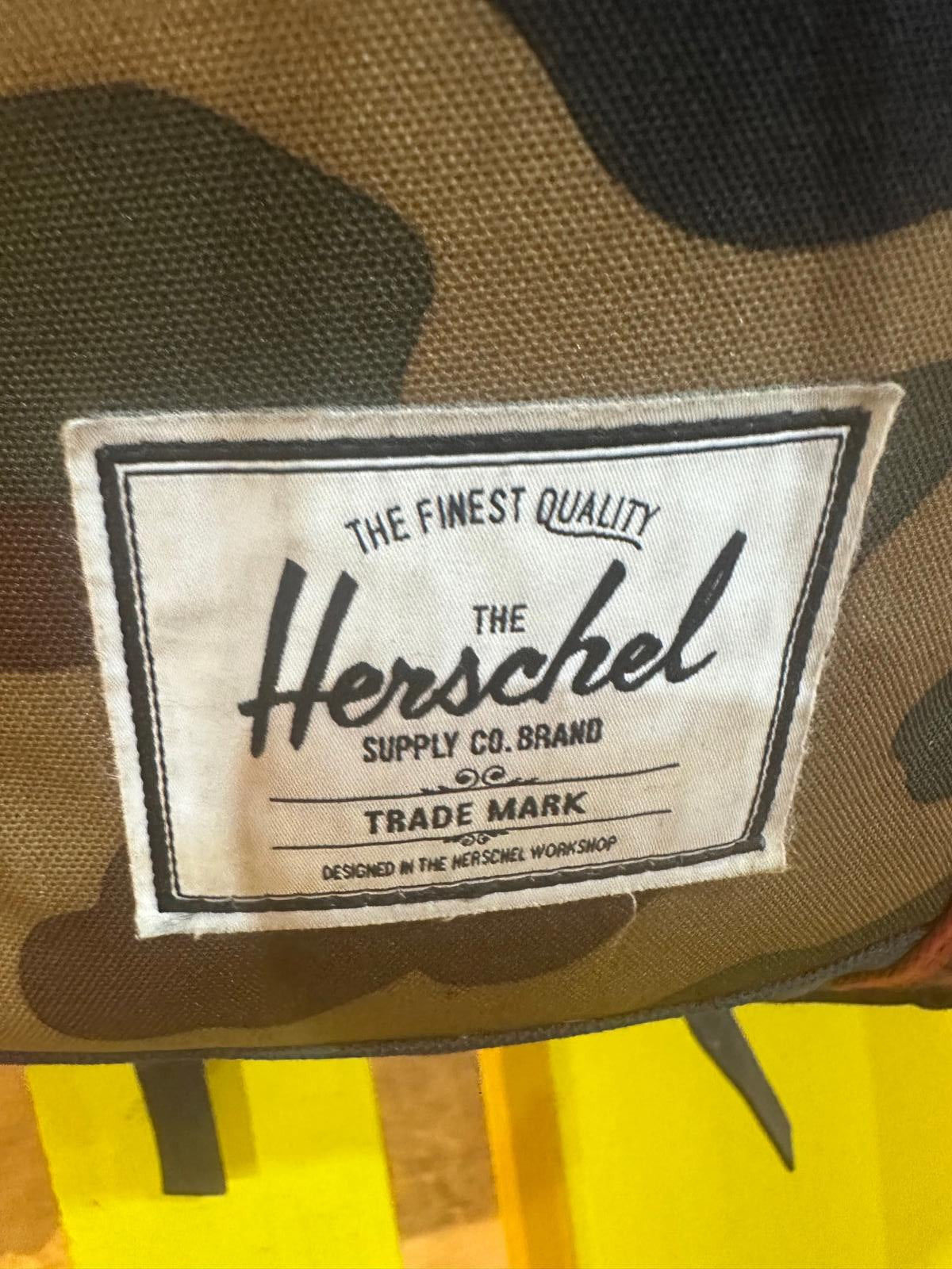 Herschel Retreat Backpack Camo/Peacoat 19.5L NWT Laptop Sleeve 15” NWT
