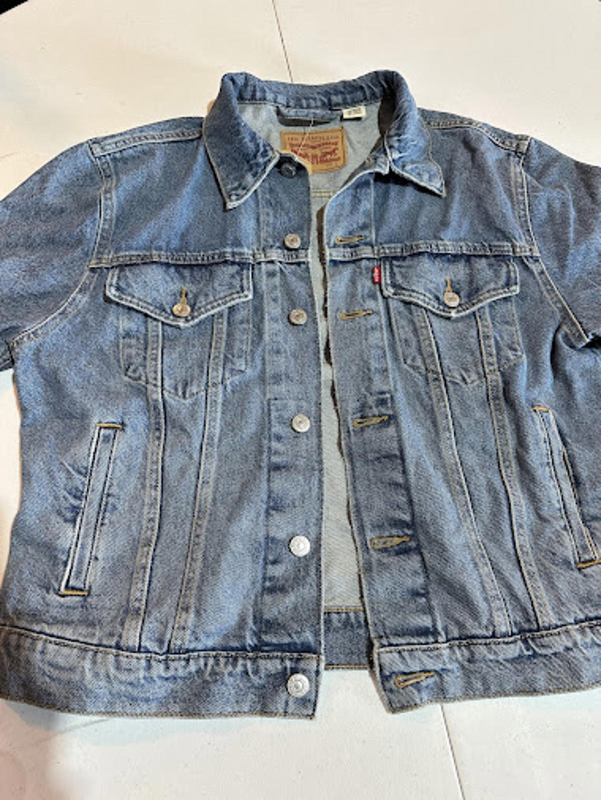 Levis Trucker Denim Jacket Mens L Light Wash Button Front Classic NWT