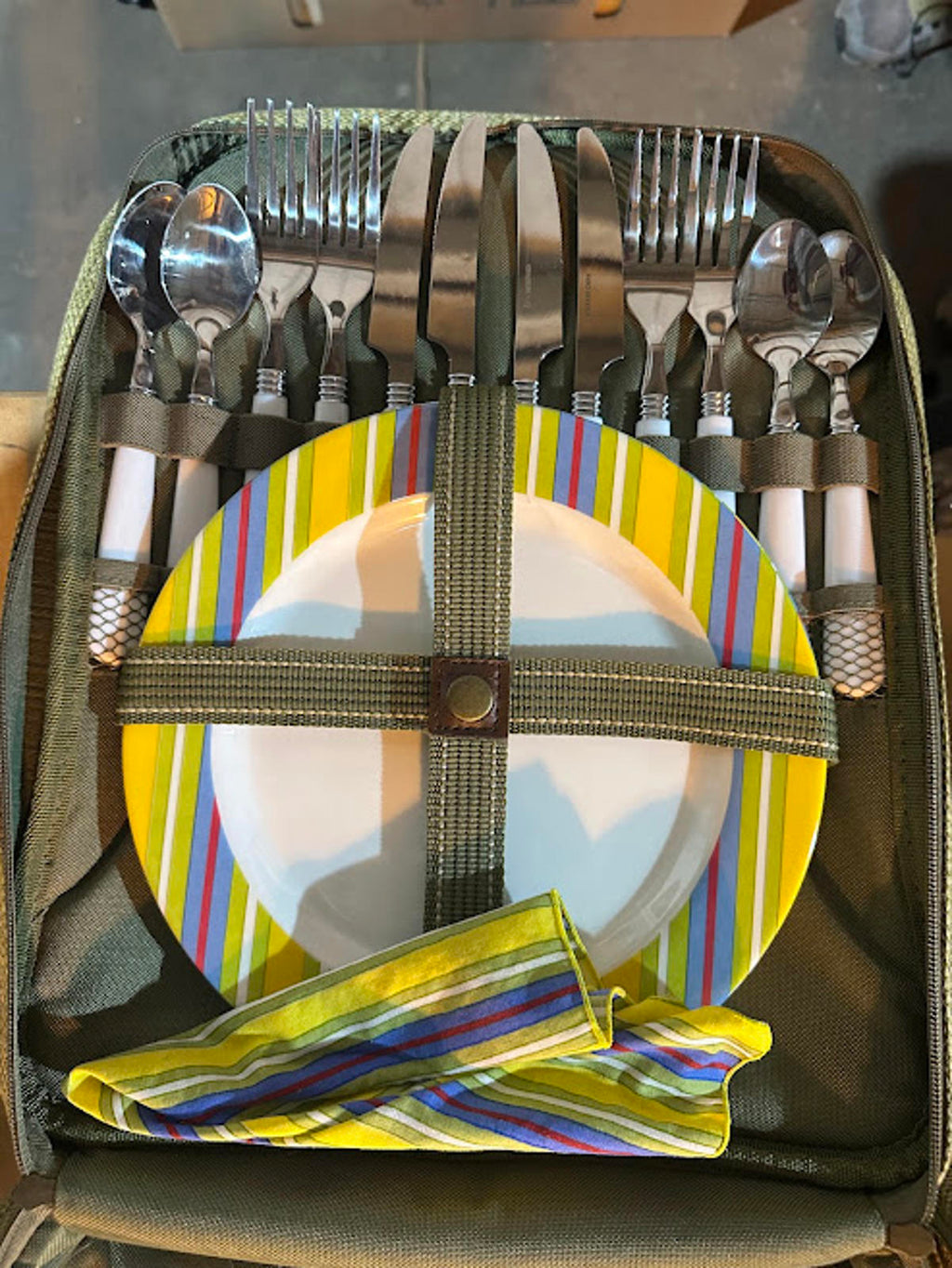 4-Person Canvas Picnic Backpack Set  New without tags