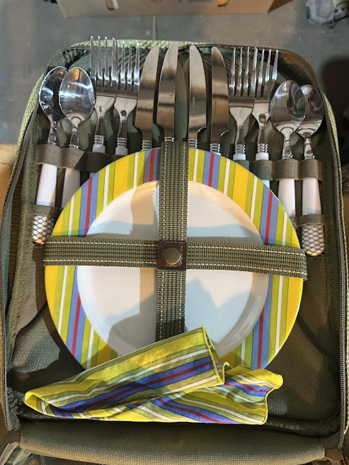 4-Person Canvas Picnic Backpack Set  New without tags