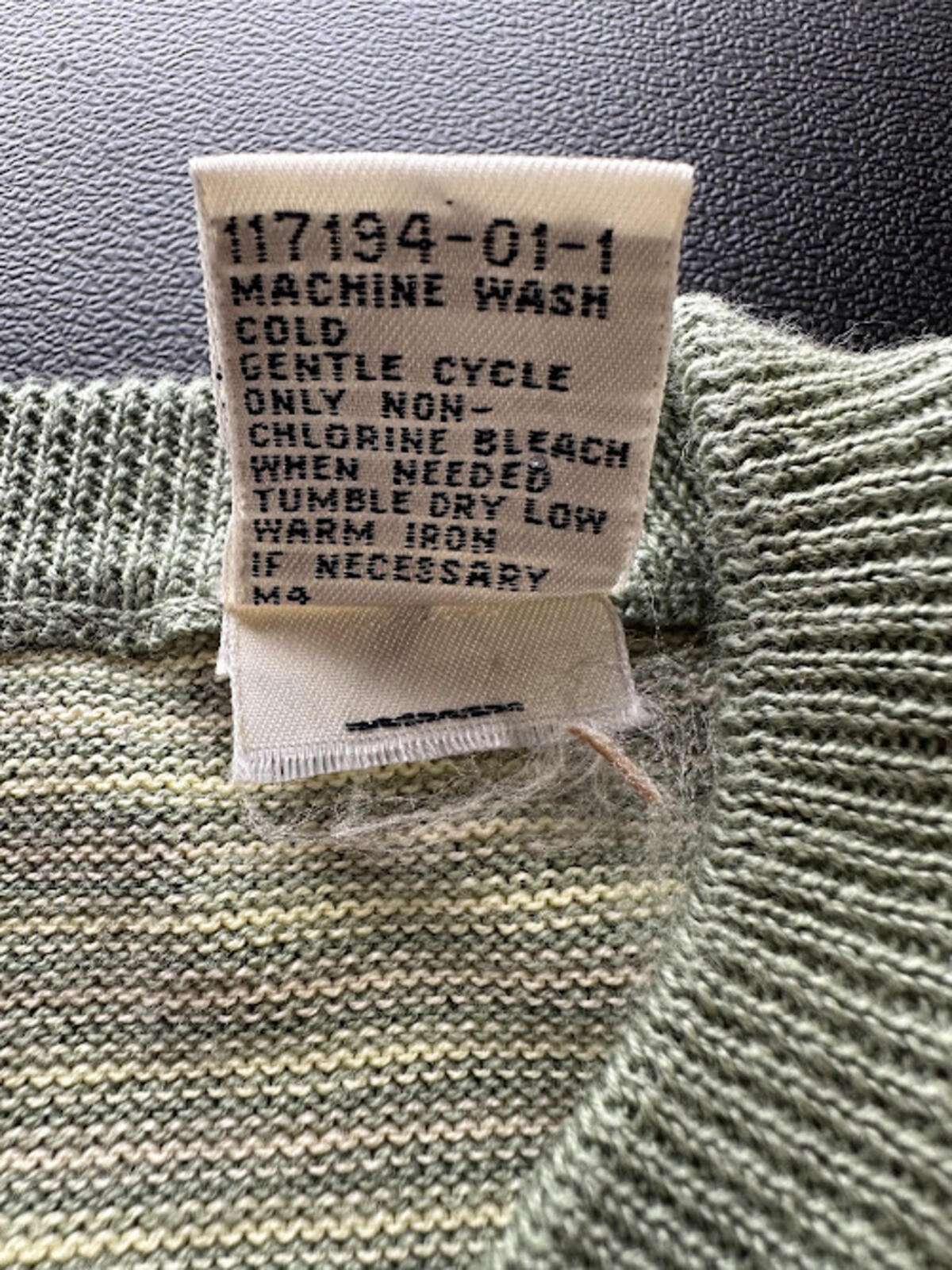 Vintage GAP Knit V-Neck Short Sleeve Sweater