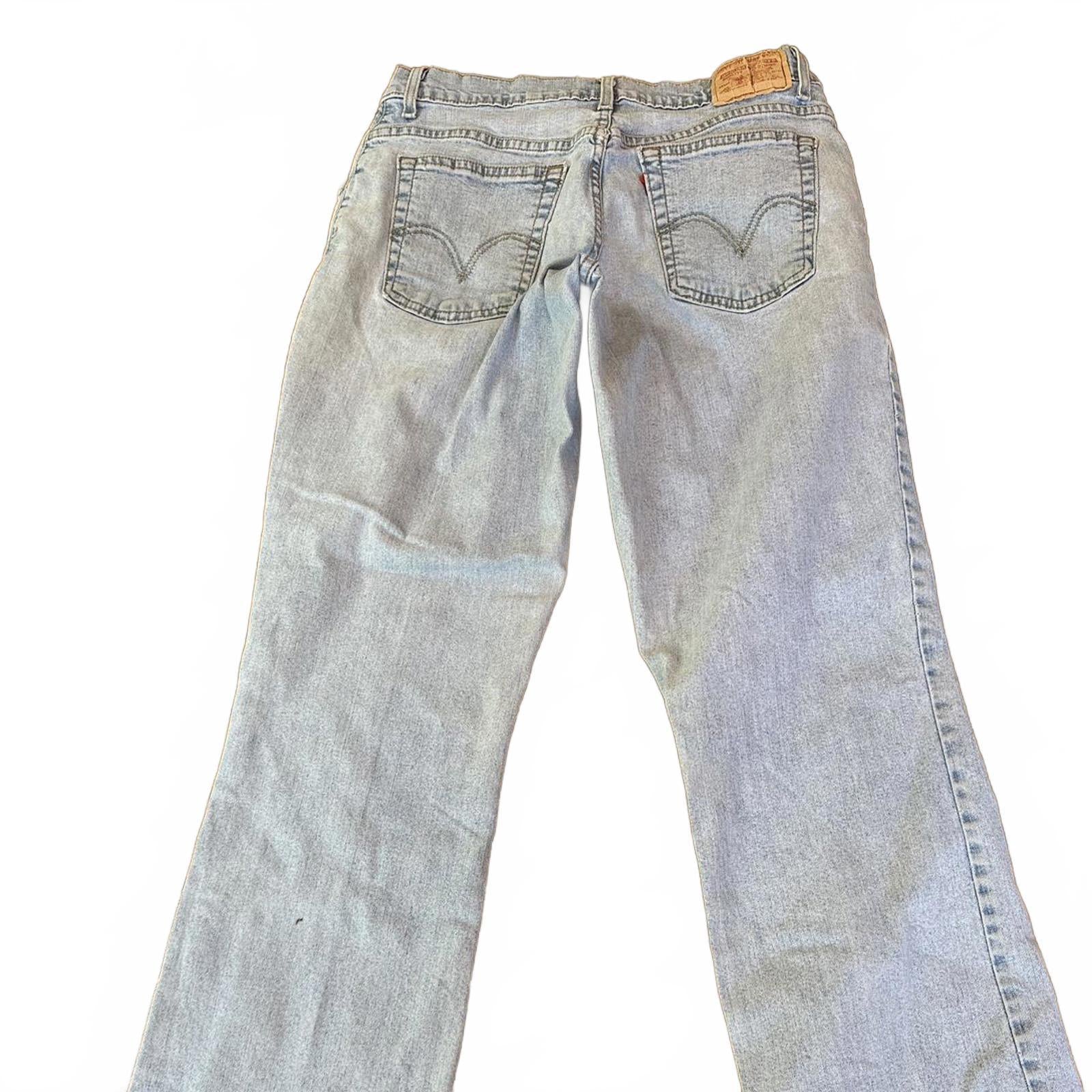 Vintage Levi’s 560 Comfort Fit Jeans womens size 8M Tapered Leg Light Wash Made in Egypt