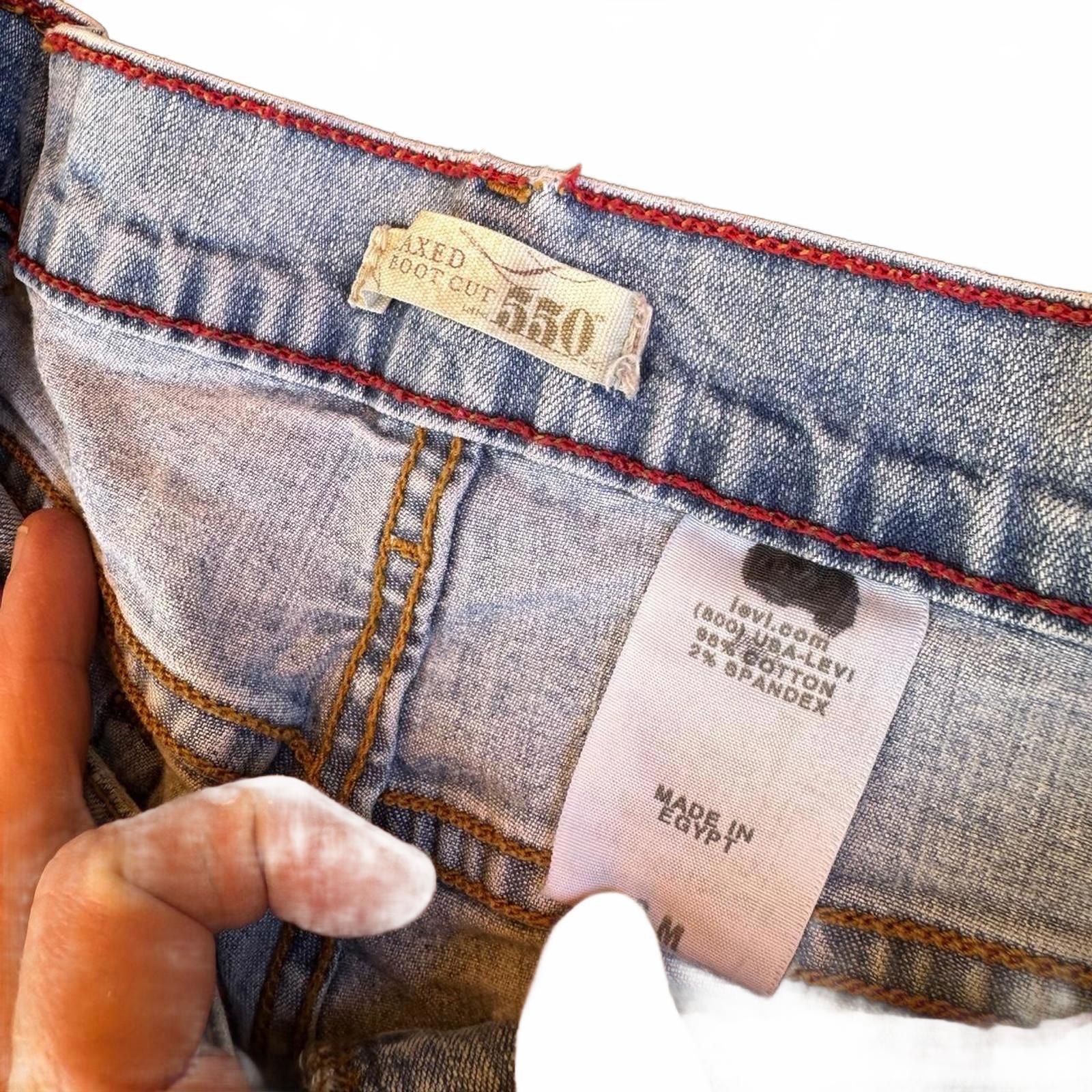Vintage Levi’s 560 Comfort Fit Jeans womens size 8M Tapered Leg Light Wash Made in Egypt