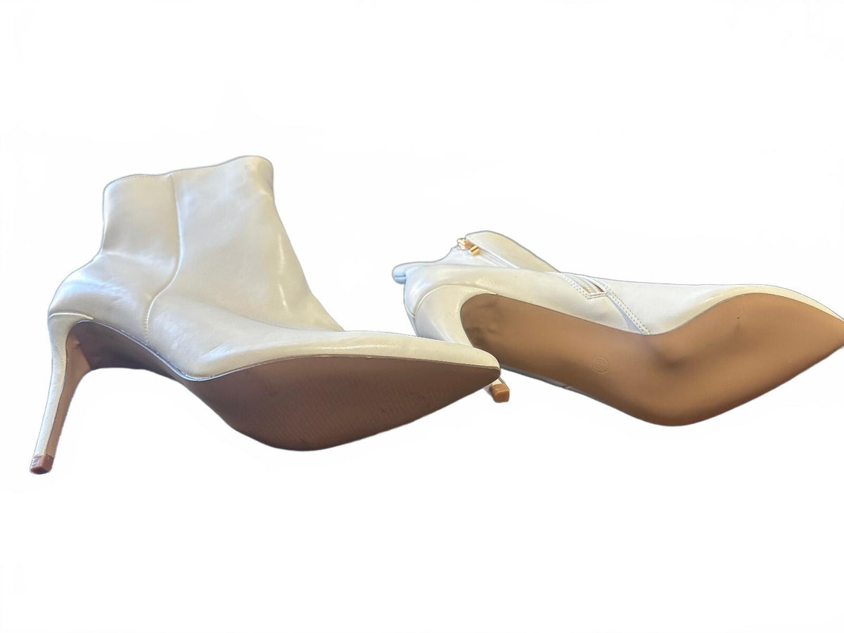 Lulus White Pointed Toe Ankle Boots NWOB 8.5