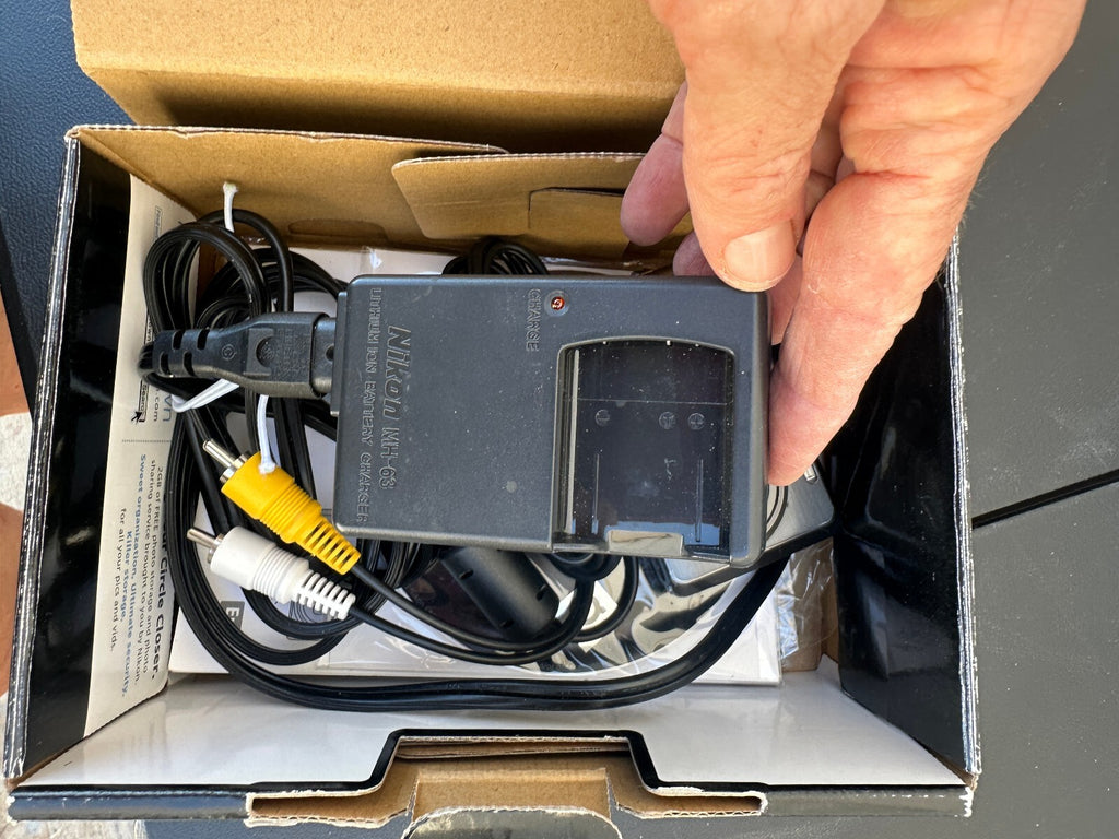 Nikon COOLPIX S230 Camera Boxed with Charger