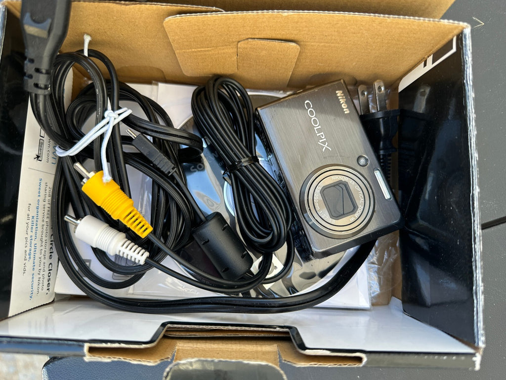 Nikon COOLPIX S230 Camera Boxed with Charger