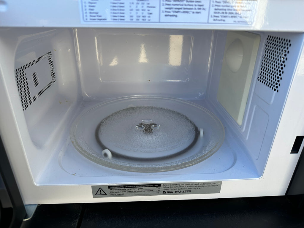 Black+Decker 0.7 Cu Ft 700W Compact Microwave