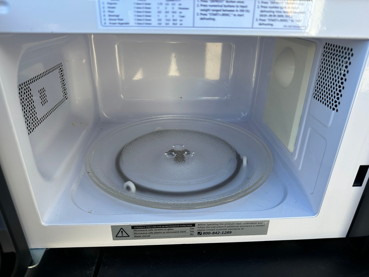 Black+Decker 0.7 Cu Ft 700W Compact Microwave