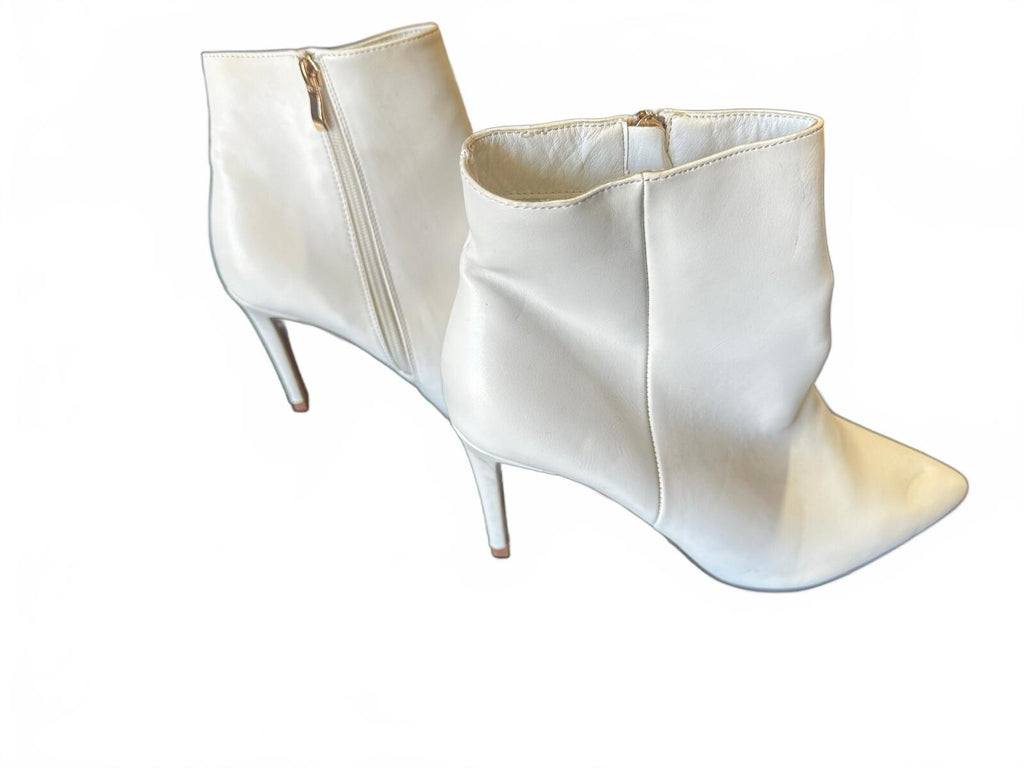 Lulus White Pointed Toe Ankle Boots NWOB 8.5