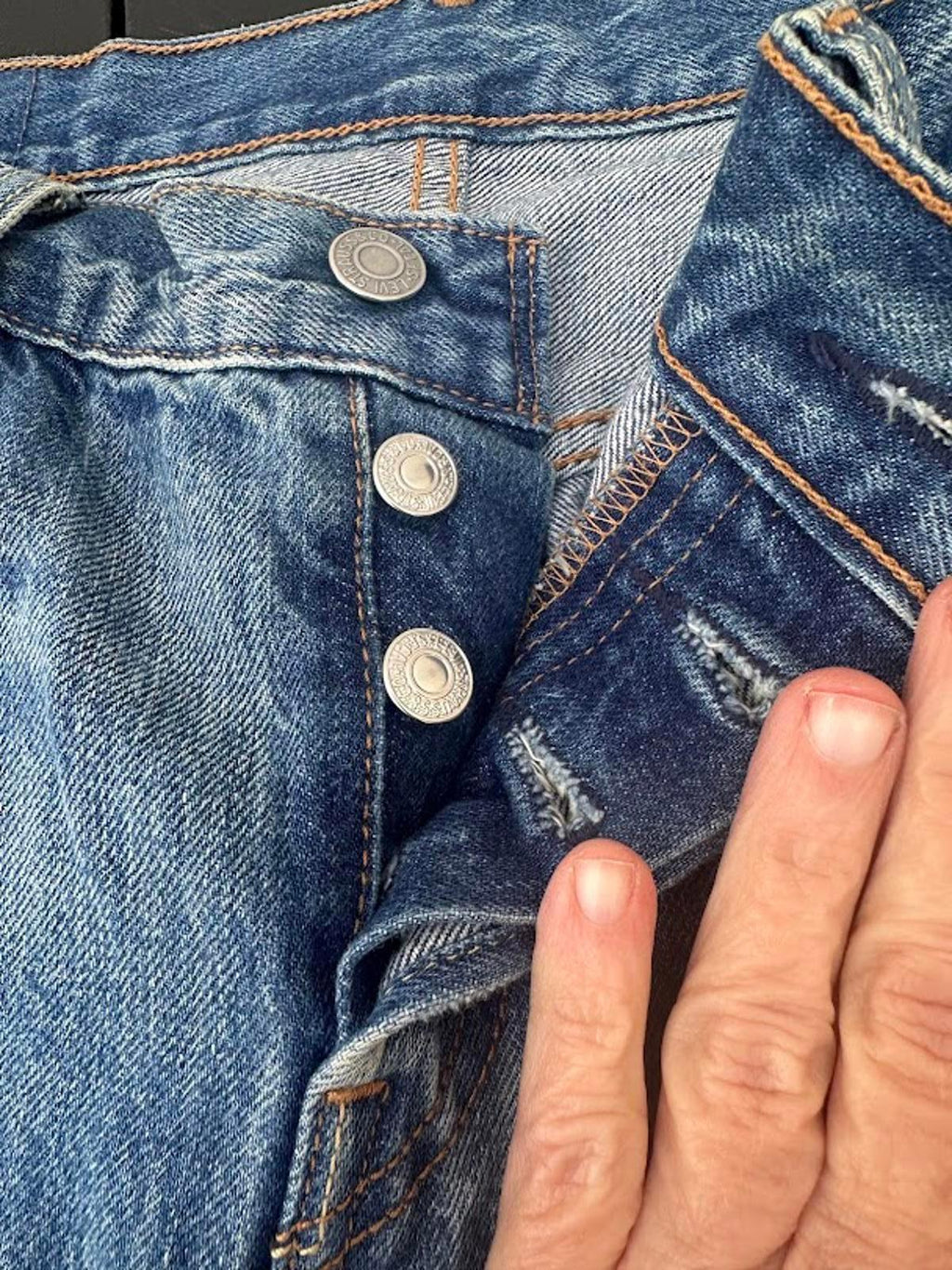 Levi’s 501 CT W26 Distressed Tapered Jeans