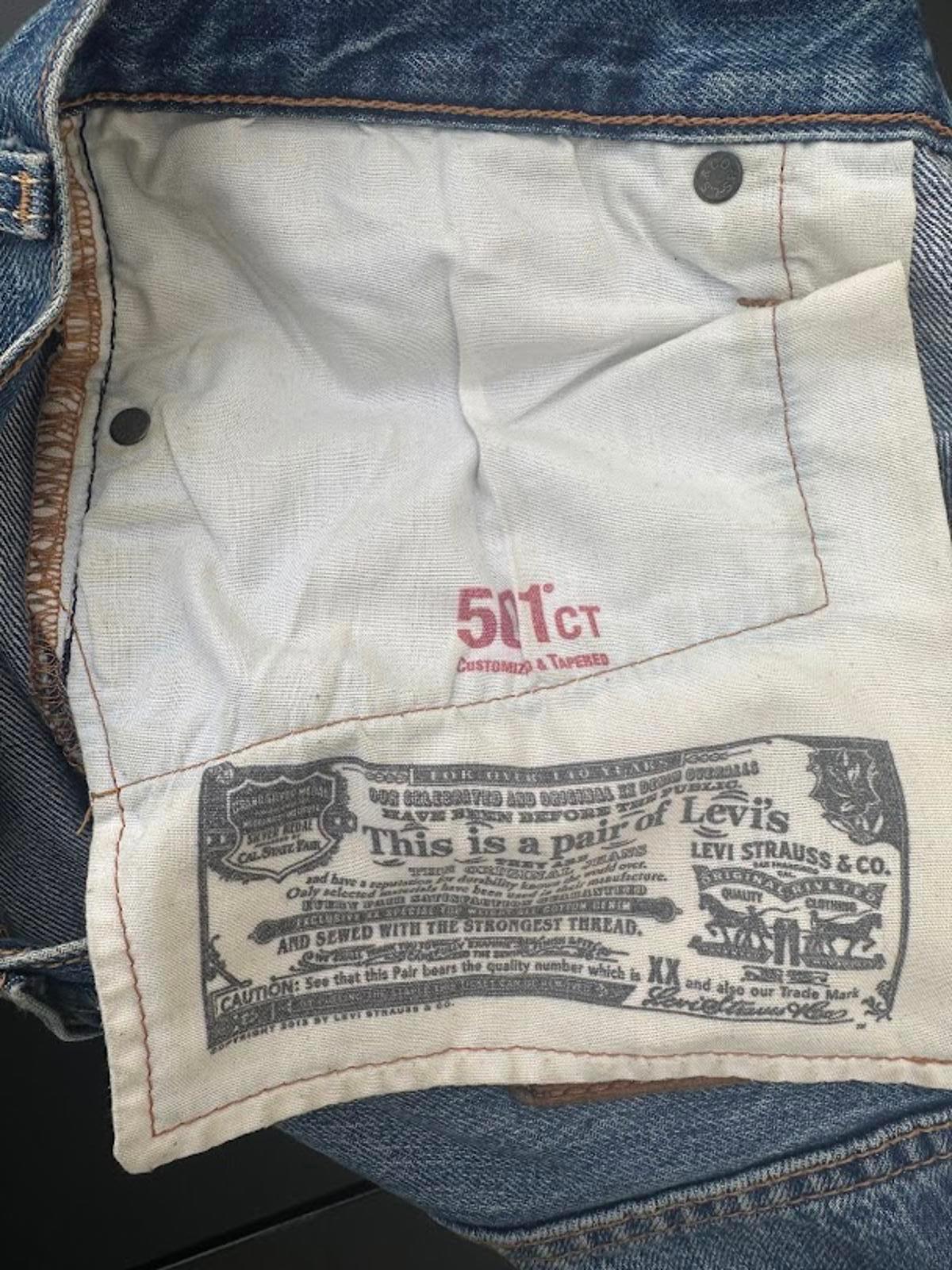 Levi’s 501 CT W26 Distressed Tapered Jeans