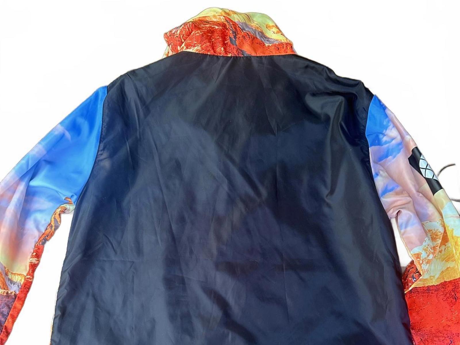 “Polaroid Mountain‑Print Hooded Windbreaker, Size L — Bold Retro Graphic Coat”