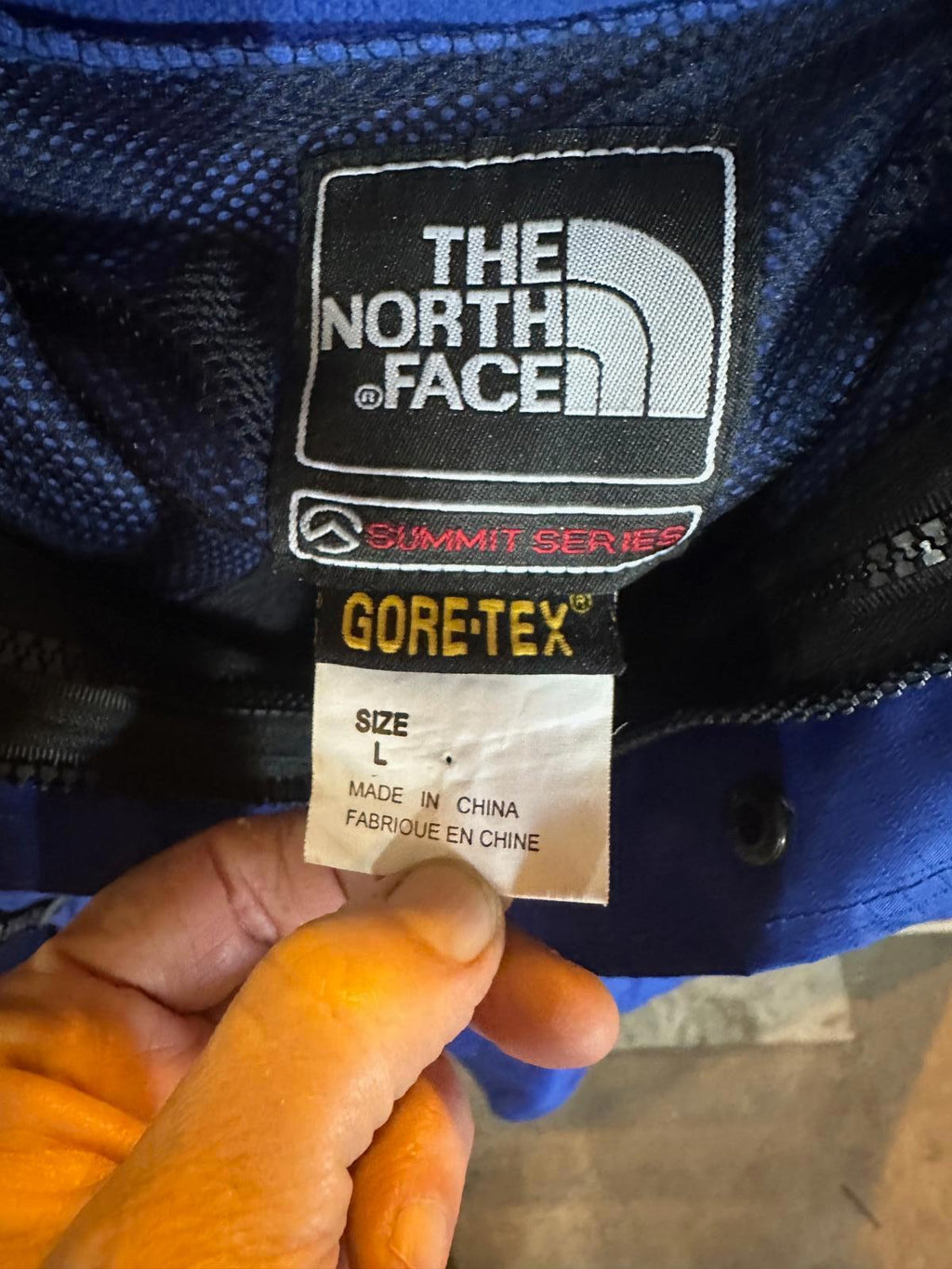 The North Face Summit Series Youth Gore-Tex Jacket – Large – Blue/Black