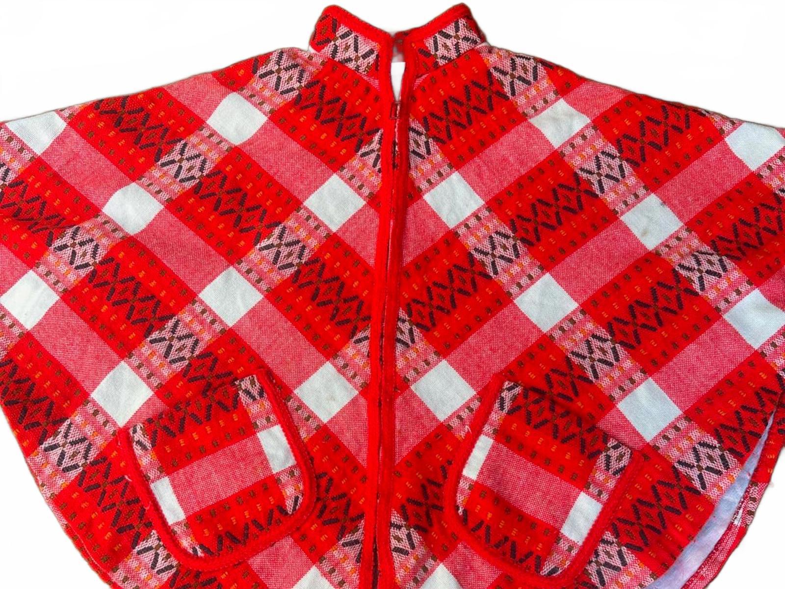 Vintage 1960s Minnesota Woolen Red Plaid Wool Cape Poncho w/ Pockets Duluth, MN