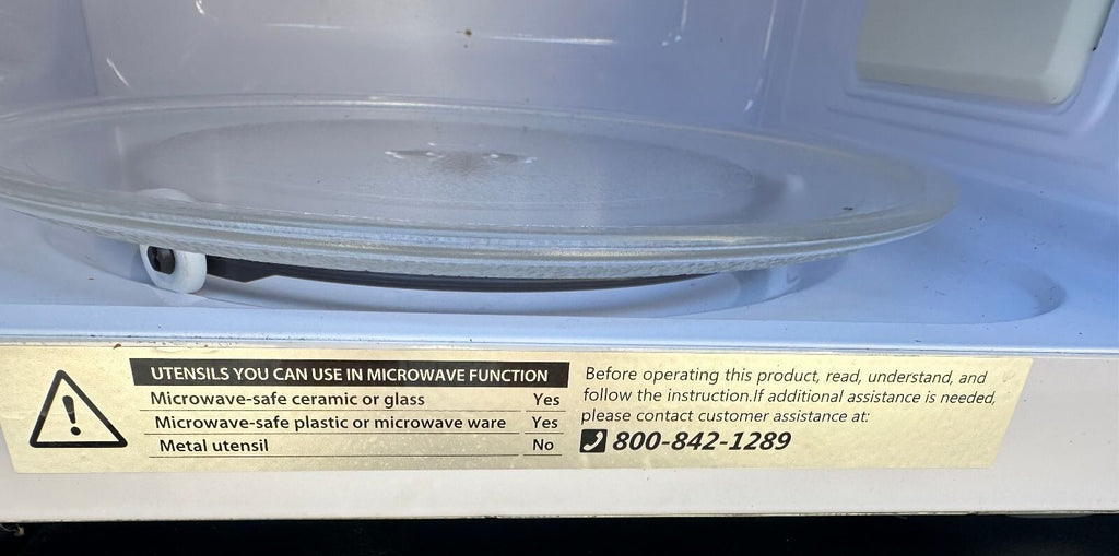 Black+Decker 0.7 Cu Ft 700W Compact Microwave