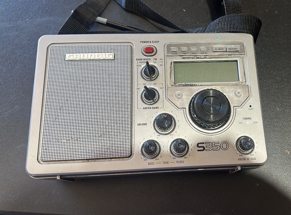 Grundig S350 Deluxe World Band Shortwave Radio