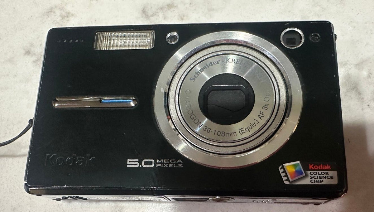 Kodak EasyShare V550 5MP Camera w/ Dock Charger