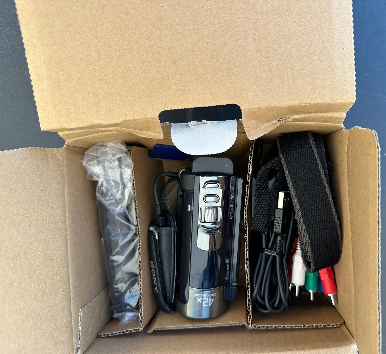 Sony HDR-CX160 HD Handycam Camcorder Complete