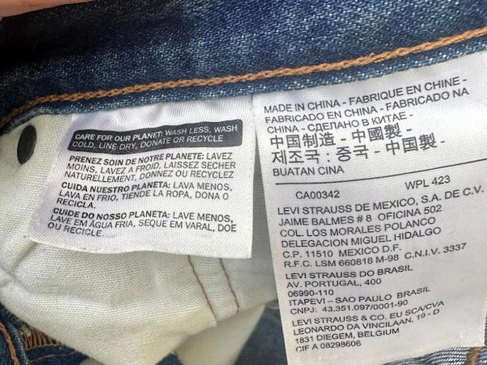 Levi’s 501 CT W26 Distressed Tapered Jeans
