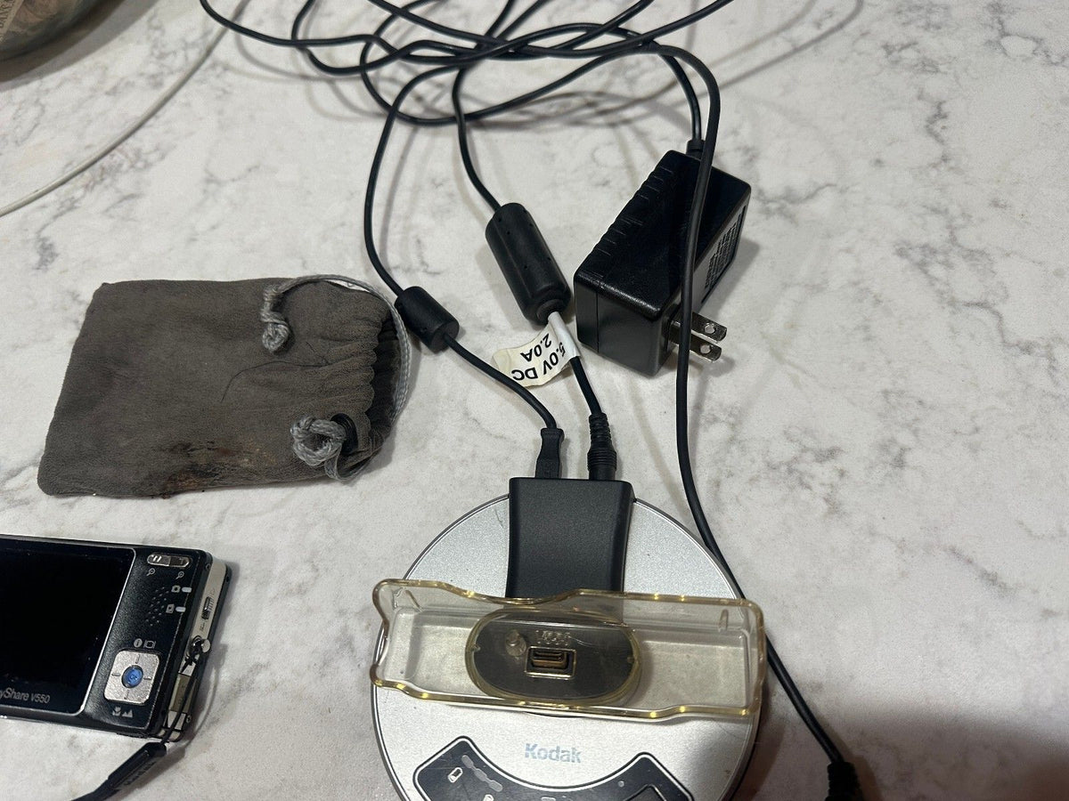 Kodak EasyShare V550 5MP Camera w/ Dock Charger