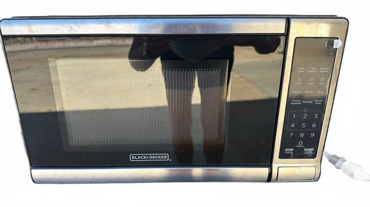 Black+Decker 0.7 Cu Ft 700W Compact Microwave