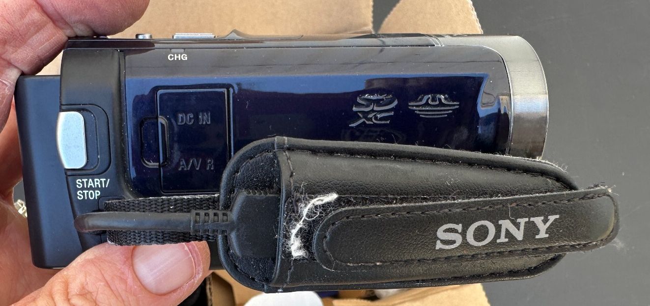 Sony HDR-CX160 HD Handycam Camcorder Complete