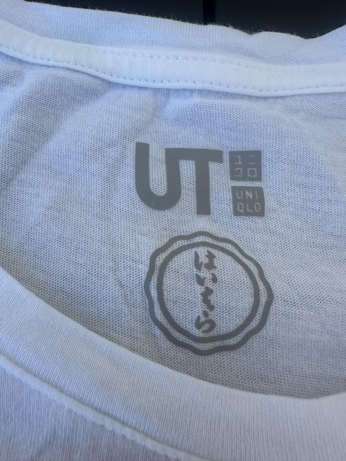 Uniqlo UT Mountain Graphic Tee XS