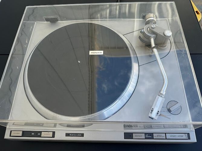 Pioneer PL-600 Quartz Direct Drive Turntable
