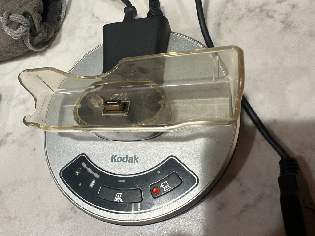 Kodak EasyShare V550 5MP Camera w/ Dock Charger